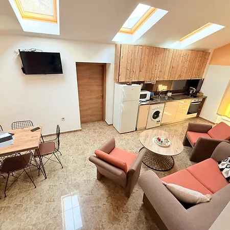 Center The Quiet Luxury 6