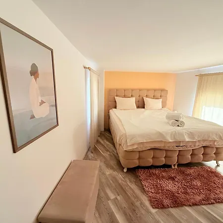 Center The Quiet Luxury 6 * Пловдив