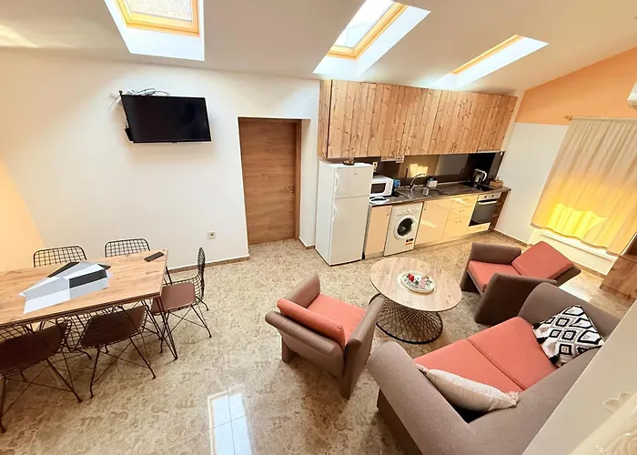 Center The Quiet Luxury 6